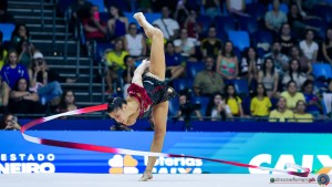 q raffaeli sofia ita sfe07280 copia simone ferraro ph